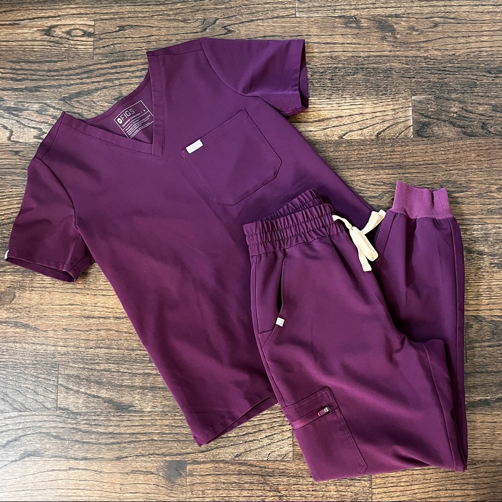 EUC Figs Deep Purple Scrub Set size Small